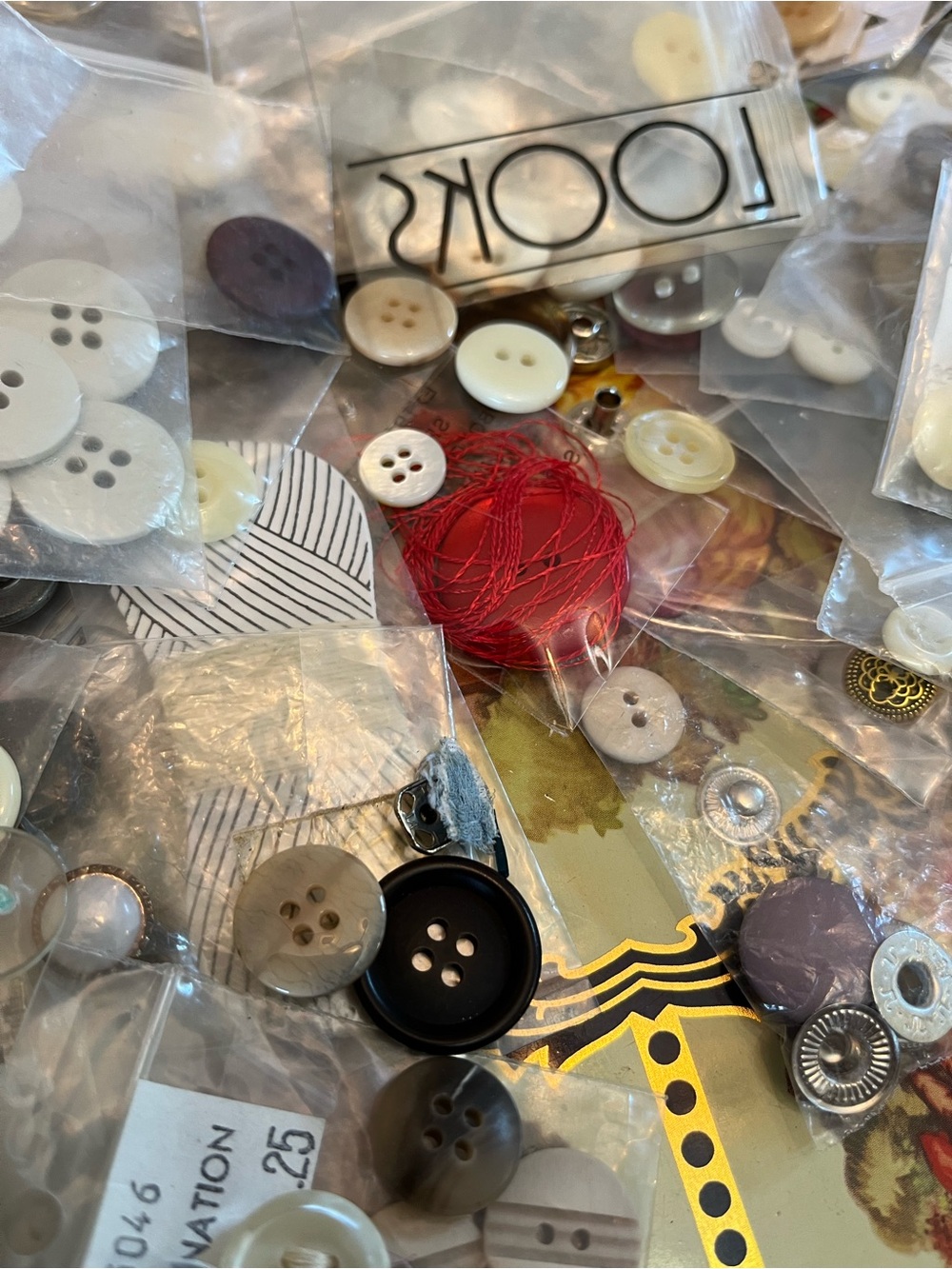 Assorted Sewing Buttons - Mixed Colors - Picture 3 of 9